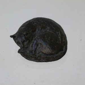 liggend katje, brons, ca 10 cm